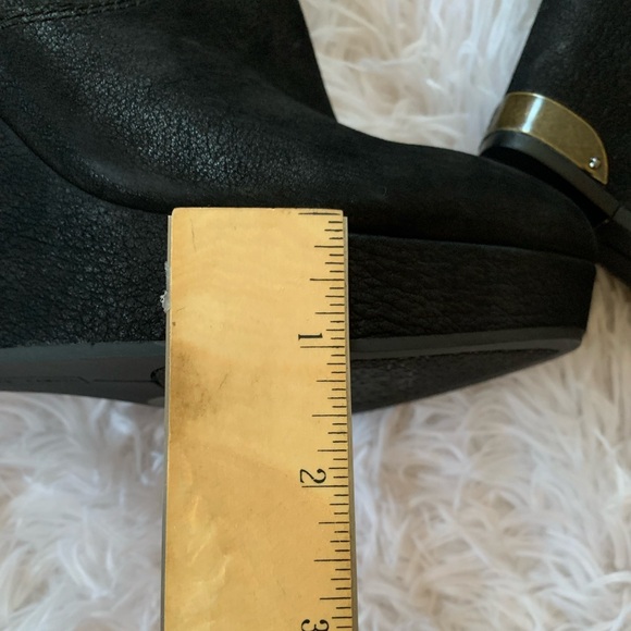 Vince Camuto
Kenzo Boot - Picture 4 of 11